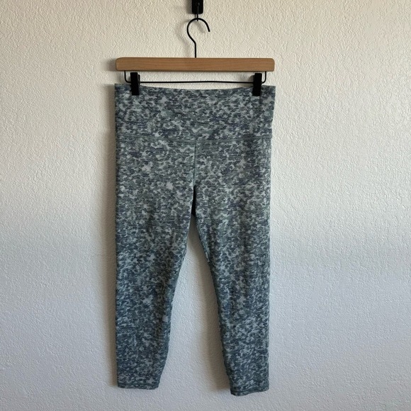 Athleta Elation Textured High-Rise 7/8 Tight Leggings Meadow Snowfall Blue M - Picture 5 of 13